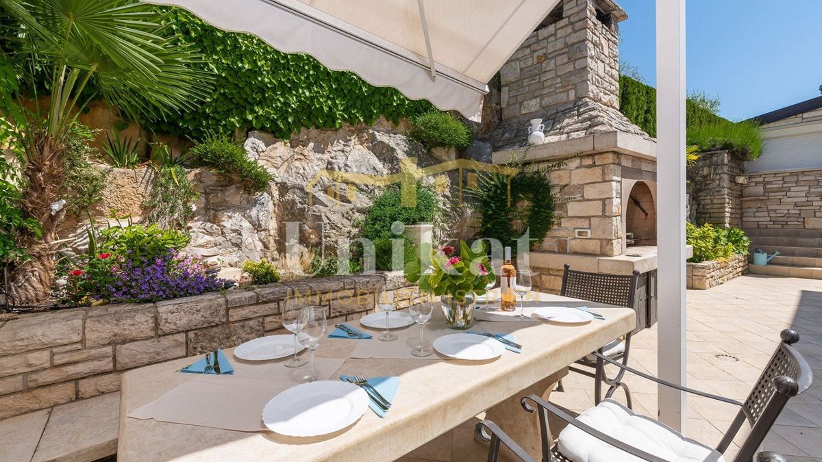 Luksuzna hiša - prvi vrsti ob morju